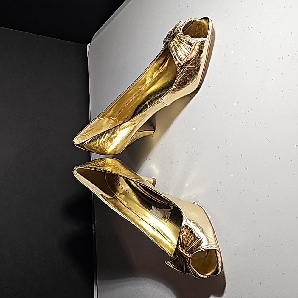 Styluxe Gold High heels Big Bow Low Heel Size 8 VGUG* - Picture 3 of 12